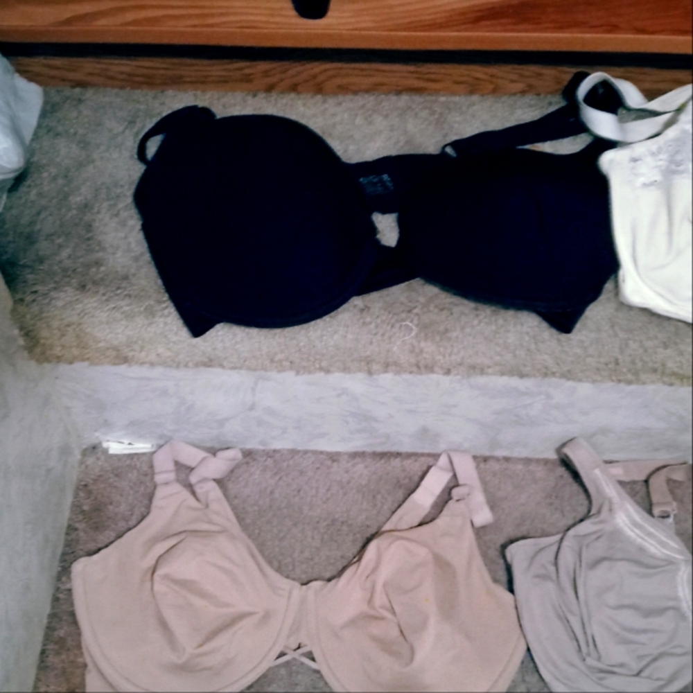 Bras - Picture 3 of 7